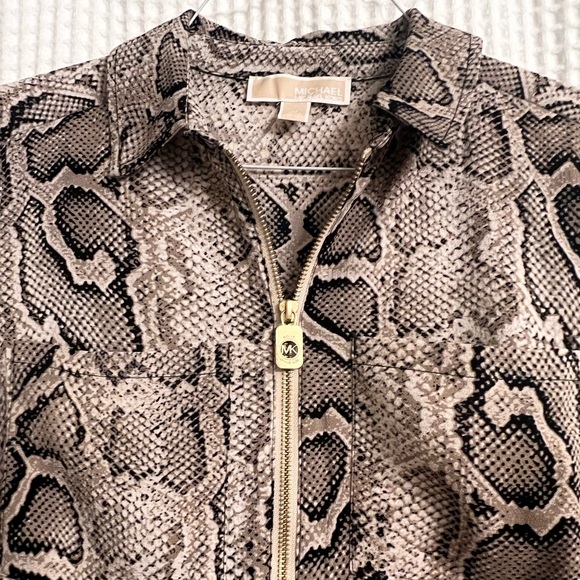 Snake print zip front shirt - Picture 7 of 7
